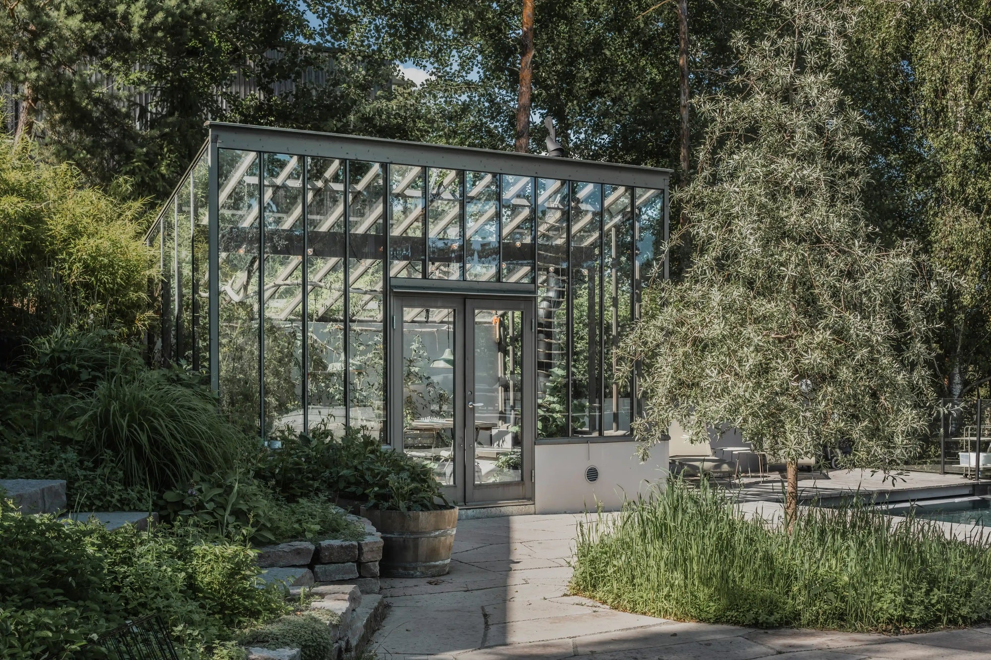 samtida växthus och orangeri i trä