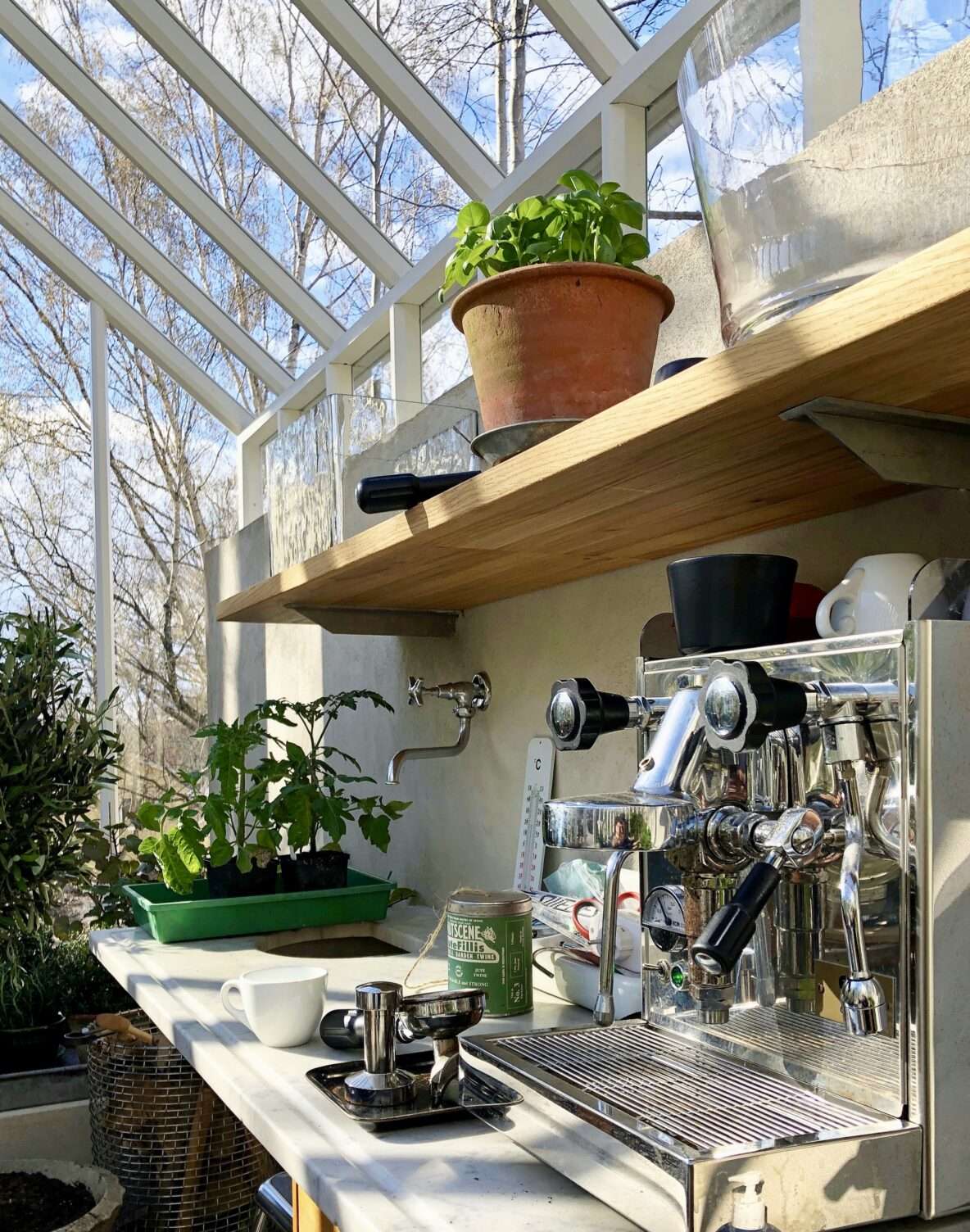 Kaffemaskin i växthus
